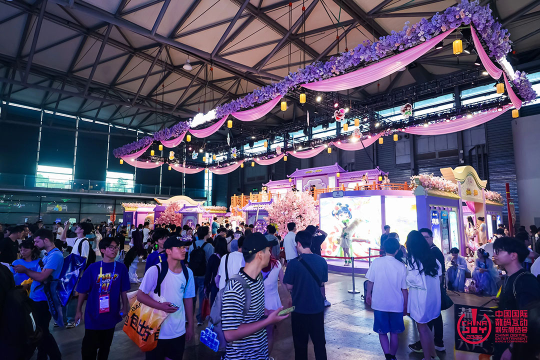 与AI同游!2026年第二十三届ChinaJoy盛大开幕! https://cms3.chinajoy.net/157/upload/resources/image/103330.jpg?token=Bearer eyJhbGciOiJIUzUxMiJ9.eyJpc3MiOiJlY2hpc2FuIiwic3ViIjoie1wiY2xpZW50XCI6XCJXRUJcIixcInR5cGVcIjpcIlVTRVJcIixcIm5hbWVcIjpcInVzZXIyX2FwaVwiLFwic2lnbmF0dXJlXCI6bnVsbCxcImV4cGlyZXNfaW5cIjoxODAwMDAwMH0iLCJpYXQiOjE3ODU1NzI3NDYsImV4cCI6MTc4NTU5MDc0Nn0.HPnAxiidYD1k7VkgJAD_0D0Wu1tmwQ6G_gTyksby3y2UZCbUy9DUdn6tHTLCCrc3fJB-Ny2umh8wrpsCHGvtJw